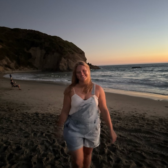 Meet your Posher, Leanna! - Picture 1 of 1